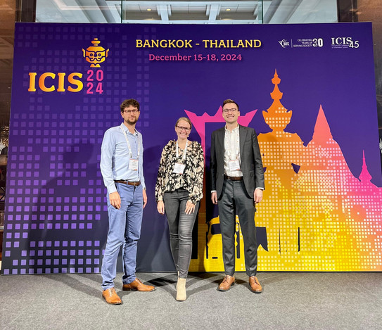 ICIS 2024 Manuel Wiesche, Lisa Gussek und Vincent Heimburg auf der ICIS 2024
