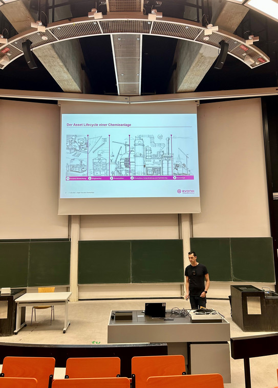 2025_Evonik_Gastvortrag Michael Resch im Hörsaal 1