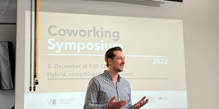 Photo of JProf. Dr. Simon Hensellek Photo of JProf. Dr. Simon Hensellek at the Coworking Symposium 2022 in Prague.