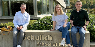 Photo of Dr. Köcher, 3rd from left with 2 colleagues, in front of the Schulich School of Business in Torontol of Business in Toronto