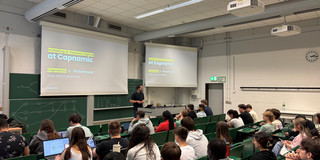 Gastdozent von Capnamic vor den Studierenden