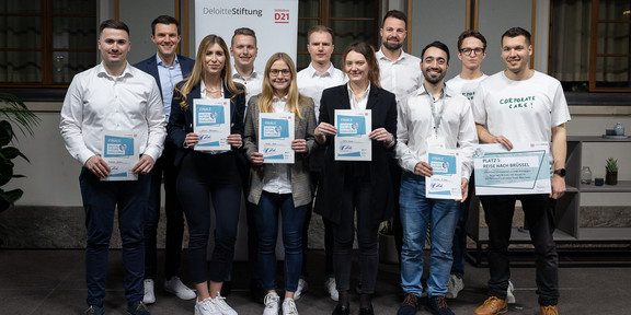 Group picture of students of TU Dortmund