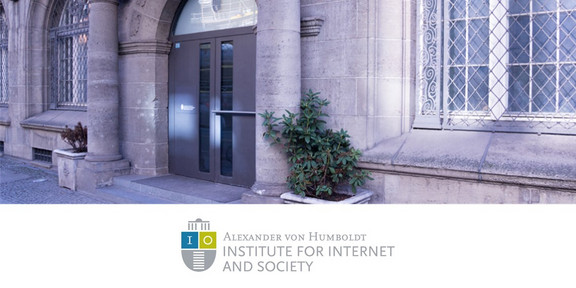 Bilder der Institutstür mit dem Logo darunter