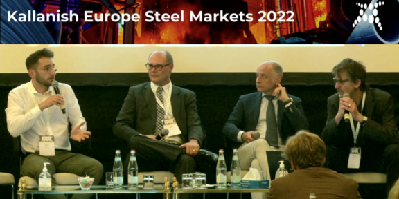Podiumsdiskussion bei der Kallanish Europe Stell Markets 2022