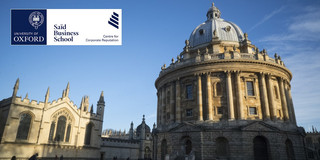 Logo of the Saïd Business School at the University of Oxford in front of the Radcliffe Camera
