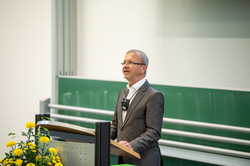 Seniorprofessor Hartmut Holzmüller