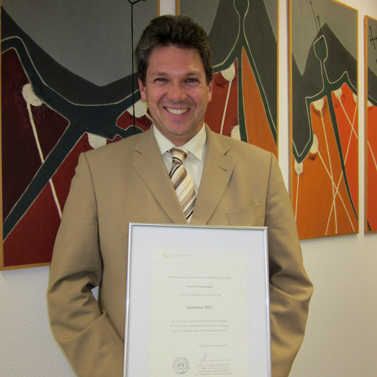 Foto Verleihung Lehrpreis 2011 an Dr. André Jungen Foto Verleihung Lehrpreis 2011 an Dr. André Jungen