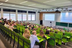 Picture of guests and graduates in the lecture hall.