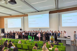 Picture of Bachelor-Graduates
