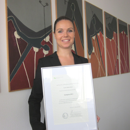 Foto Verleihung des Fakultätspreises an JProf. Dr. Stefanie Paluch