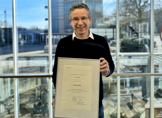 Foto Verleihung Lehrpreis 2024 an Dr. Sören Köcher
