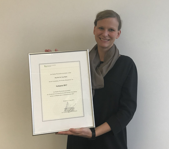 Foto Verleihung Lehrpreis 2017 an Prof. Dr. Tessa Flatten