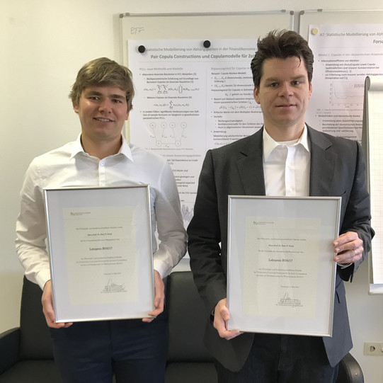 Foto Verleihung Lehrpreis 2016/2017 an Prof. Dr. Peter N. Posch Foto Verleihung Lehrpreis 2016/2017 an Prof. Dr. Peter N. Posch
