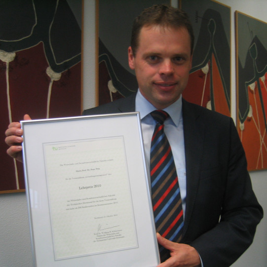 Photo Presentation of the Teaching Award 2011 to Prof. Dr. Peter Witt