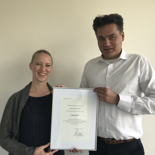 Foto Verleihung Lehrpreis 2017 an Prof. Dr. Andreas Engelen Foto Verleihung Lehrpreis 2017 an Prof. Dr. Andreas Engelen