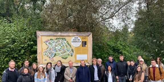 Students from project seminar in Marketing and representatives of the ZOO Dortmund.
