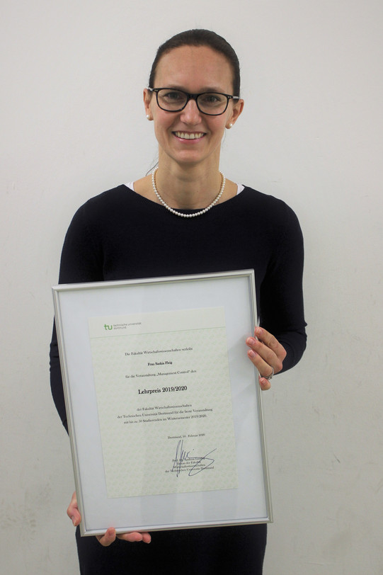 Foto Verleihung Lehrpreis 2019/2020 an Saskia Fleig Foto Verleihung Lehrpreis 2019/2020 an Saskia Fleig