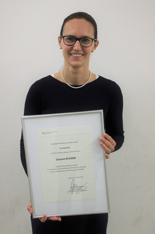 Foto Verleihung Lehrpreis 2019/2020 an Saskia Fleig Foto Verleihung Lehrpreis 2019/2020 an Saskia Fleig