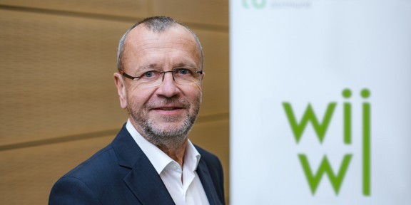 Photo Prof. Dr. Hartmut H. Holzmüller Photo Prof. Dr. Hartmut H. Holzmüller