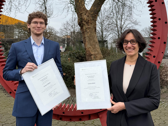 Photo Presentation of the Teaching Award 2024/2025 to Prof. Galina Zudenkova, Ph.D. and Dominik Maxara Photo Presentation of the Teaching Award 2024/2025 to Prof. Galina Zudenkova, Ph.D. and Dominik Maxara