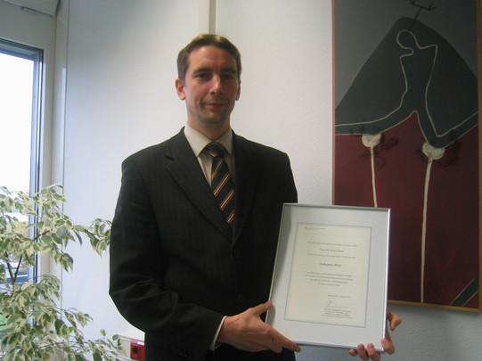 Foto Verleihung Lehrpreis 2010 an Prof. Dr. Jens Rowold Foto Verleihung Lehrpreis 2010 an Prof. Dr. Jens Rowold
