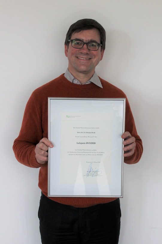Foto Verleihung Lehrpreis 2019/2020 an Prof. Dr. Bernhard Kreße Foto Verleihung Lehrpreis 2019/2020 an Prof. Dr. Bernhard Kreße