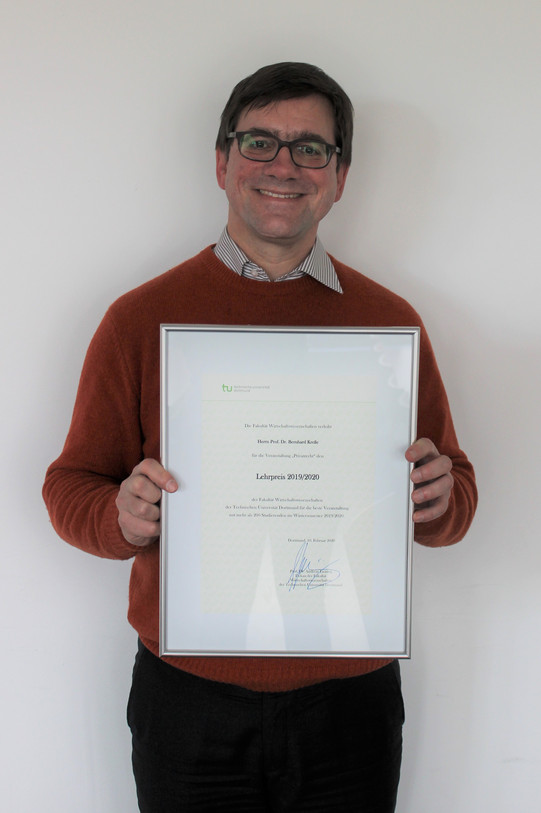 Foto Verleihung Lehrpreis 2019/2020 an Prof. Dr. Bernhard Kreße