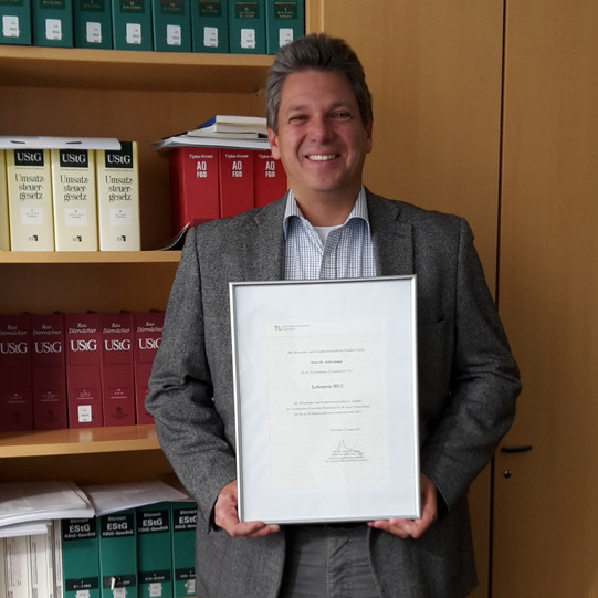 Foto Verleihung Lehrpreis 2015 an Dr. André Jungen Foto Verleihung Lehrpreis 2015 an Dr. André Jungen