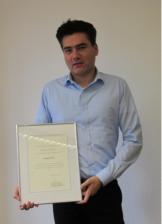 Foto Verleihung Lehrpreis 2012 an Prof. Dr. Andreas Engelen Foto Verleihung Lehrpreis 2012 an Prof. Dr. Andreas Engelen