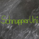 The text "SchnupperUni" written in green chalk on a not quite cleanly wiped blackboard, next to it a painted magnifying glass and a half-filled test tube
