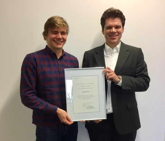 Foto Verleihung Lehrpreis 2016 an Prof. Dr. Peter N. Posch Foto Verleihung Lehrpreis 2016 an Prof. Dr. Peter N. Posch
