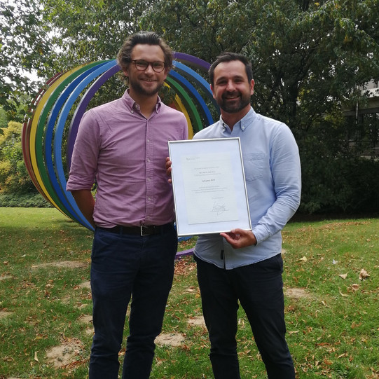 Foto Verleihung Lehrpreis 2019 an Prof. Dr. Steffen Strese (mit Niels Kuschmierz) Foto Verleihung Lehrpreis 2019 an Prof. Dr. Steffen Strese (mit Niels Kuschmierz)