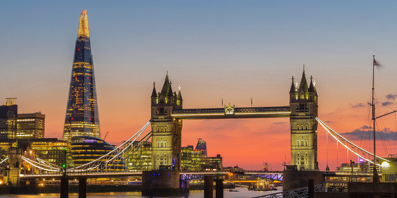 Tower Bridge bei Sonnenuntergang