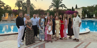 Prof. Christiane Pott (third from the left) with doctoral candidates and students from the department.