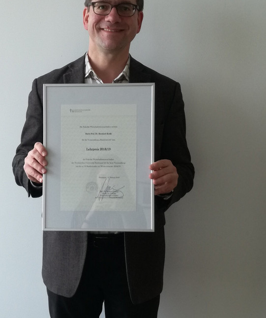 Foto Verleihung Lehrpreis WS 2018/2019 an Prof. Dr. Bernhard Kreße