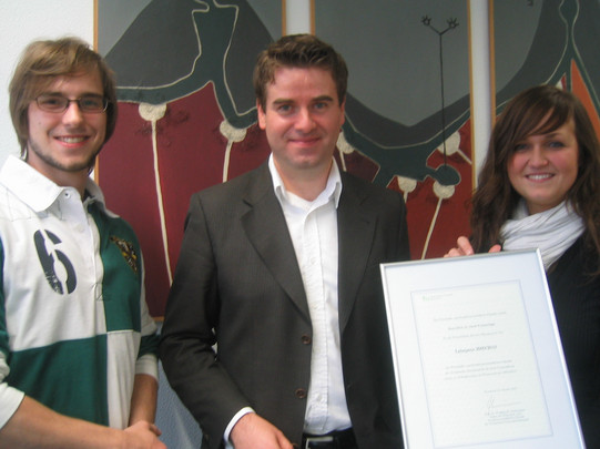Photo Presentation of the Teaching Award 2009/2010 to JProf. Dr. David Woisetschläger