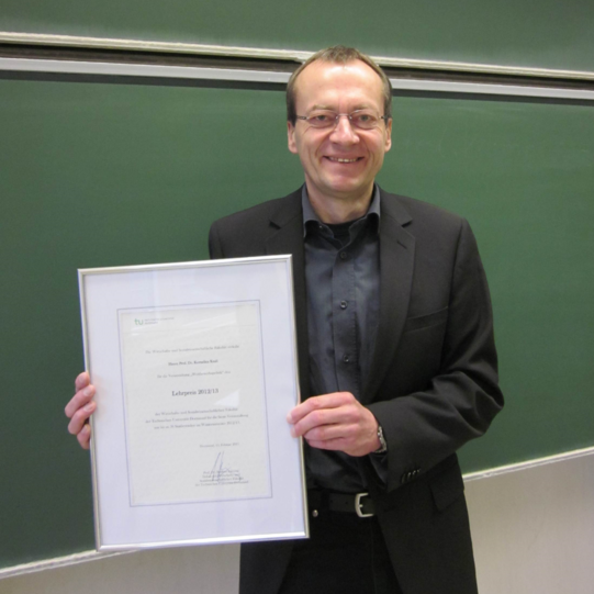 Photo Presentation of the Teaching Award 2012/2013 to Prof. Dr. Kornelius Kraft