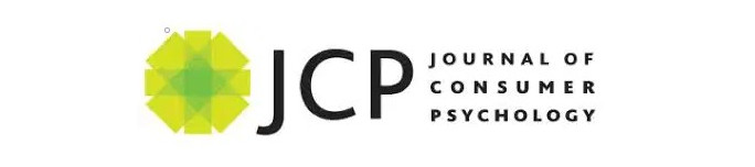 Logo von Journal of Consumer Psychology. Grüne kreisförmige geometrische Figur, gefolgt von JCR Journal of Consumer Research 
