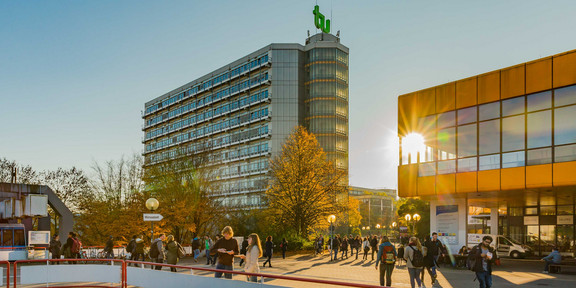 Die Gebäude des Campus Nord im Sonnenschein.